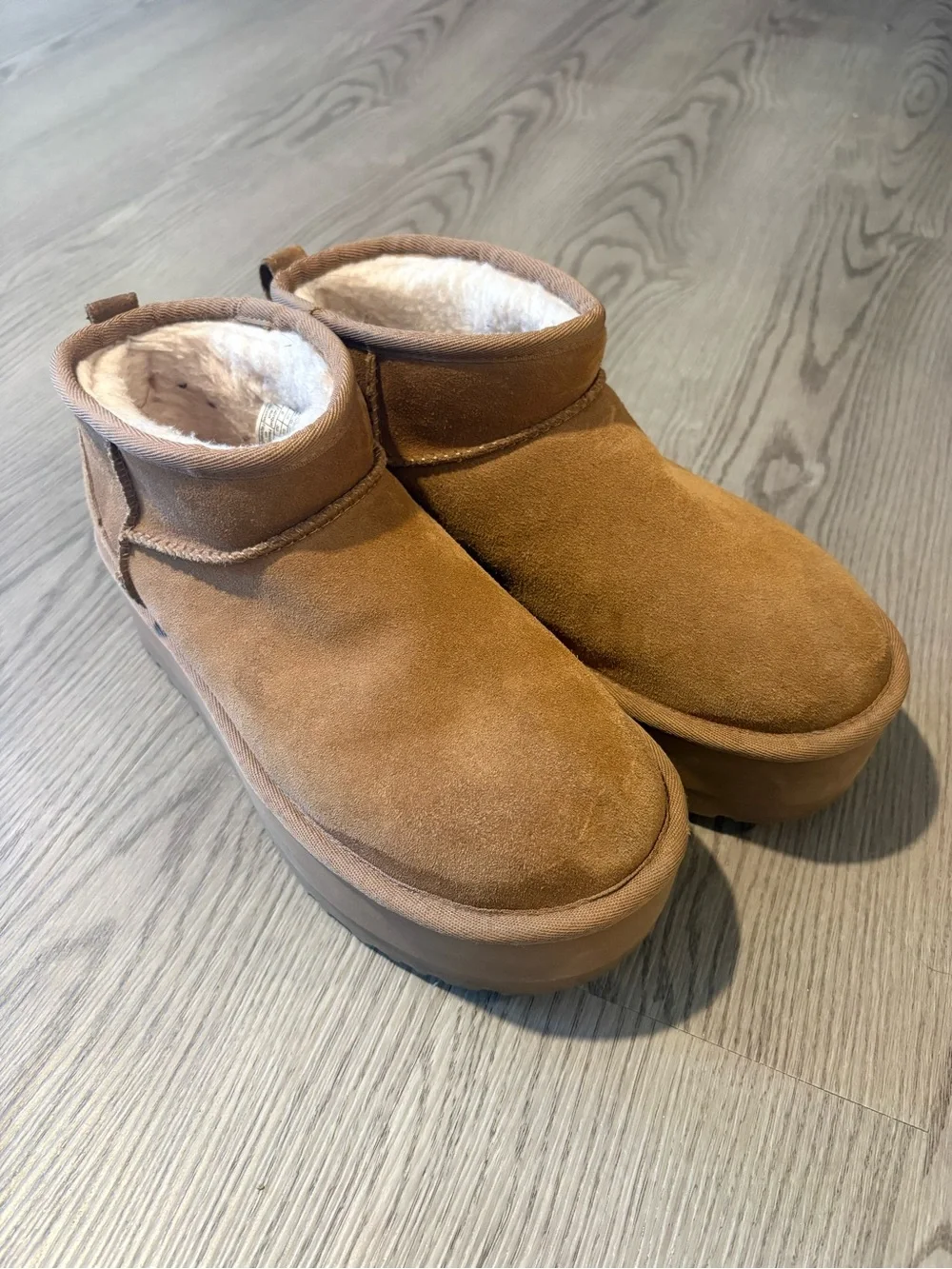 UGG color chestnut